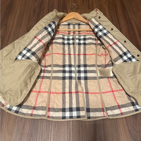 NWOT Burberry Beige Quilted Jacket - Picture 3 of 8